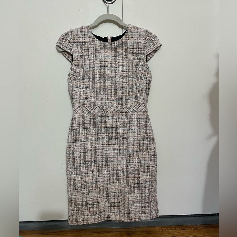 Banana Republic Boucle Pink Tweed
Sheath Dress 2P